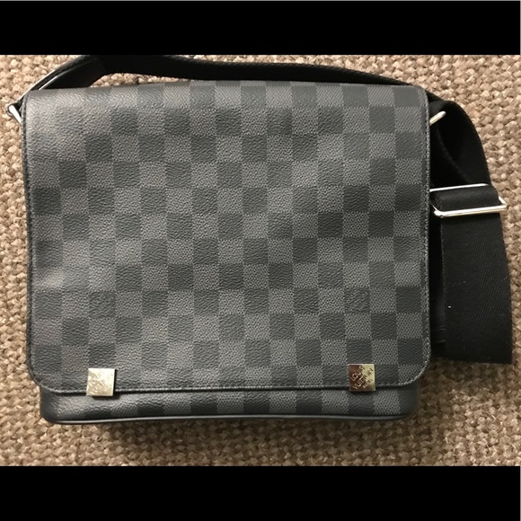 Louis Vuitton messenger bag (District PM) - Picture 1 of 5